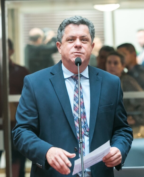 Deputado Ivan Naatz, coordenador a Frente Parlamentar do Saneamento, debateu o tema com a  presidente da Casan, Roberta dos Anjos