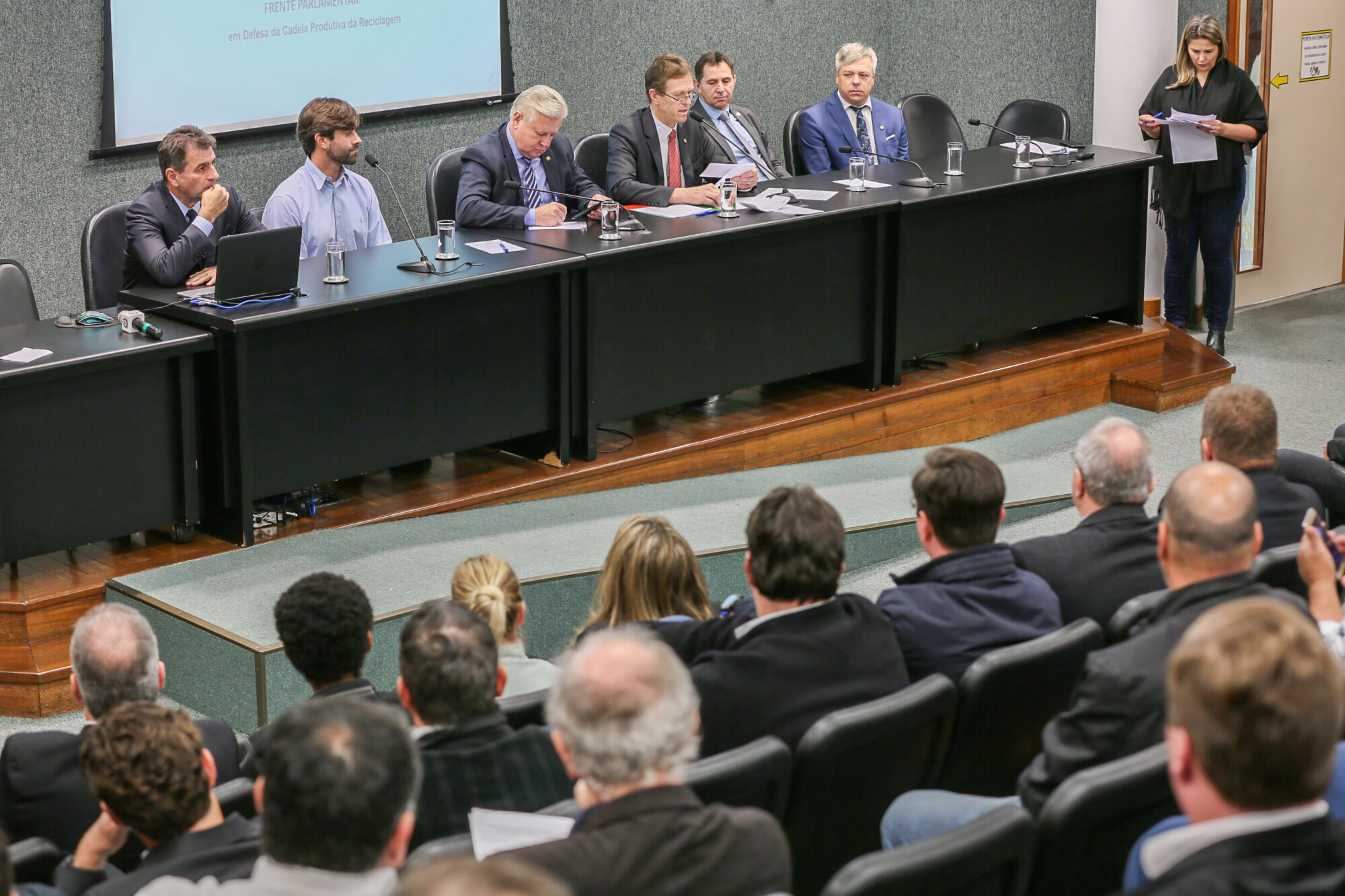 Lançada Frente Parlamentar em Defesa da Cadeia Produtiva da Reciclagem