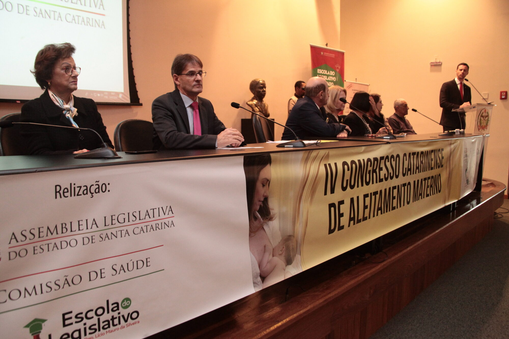 Congresso aborda benefícios e desafios do aleitamento materno
