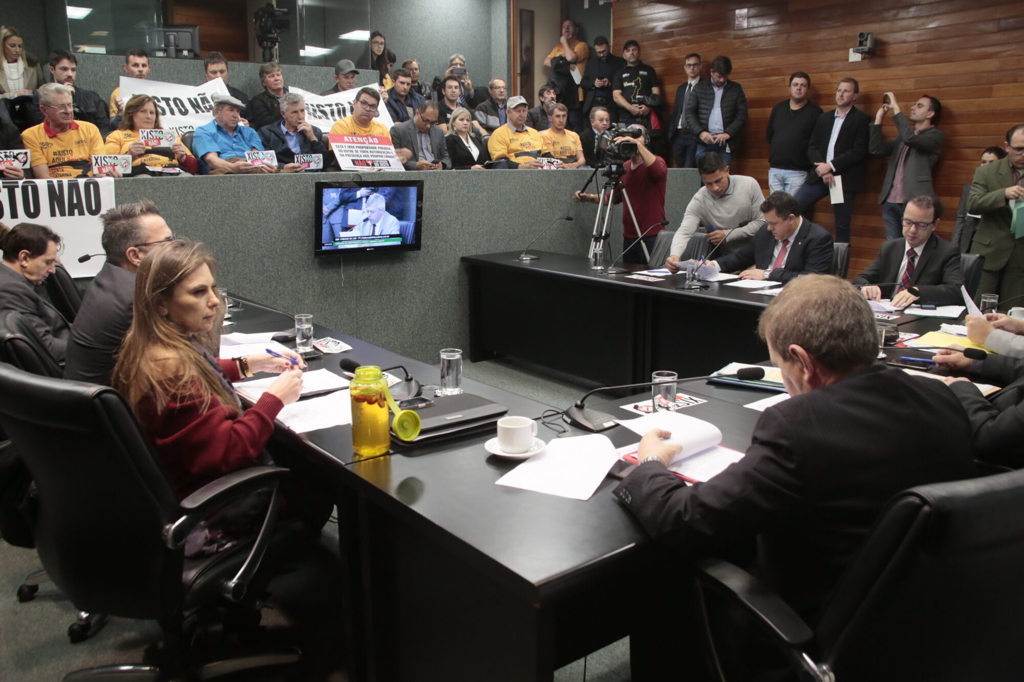 CCJ admite projeto que proíbe a exploração do xisto mineral no estado