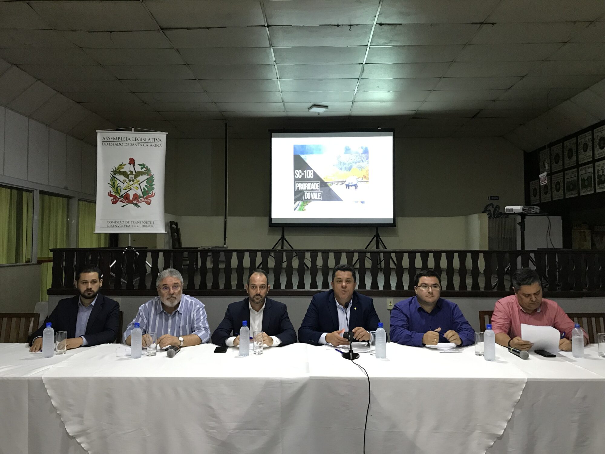 O evento, realizado a pedido do deputado Ivan Naatz, reuniu lideranças políticas e o secretário da Infraestrutura, Carlos Hassler.
