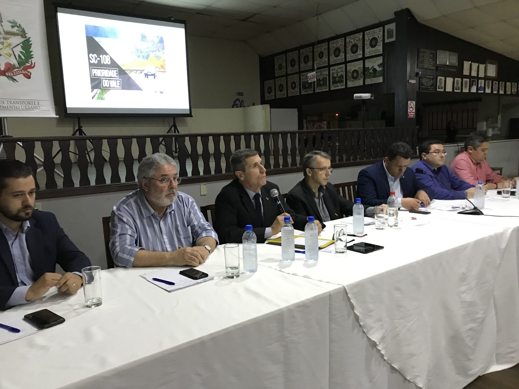 Durante a audiência, Hassler garantiu o prosseguimento das obras na via.