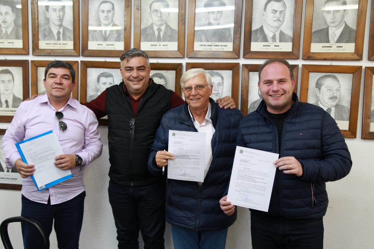 Deputados Sargento Lima e Fábio Schiochet na prefeitura de São Bento do Sul