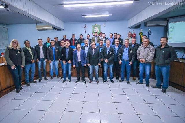 Deputado Fabiano da Luz participa em Campos Novos de reunião sobre usina de asfalto. Foto: Eliéser Donhauser.