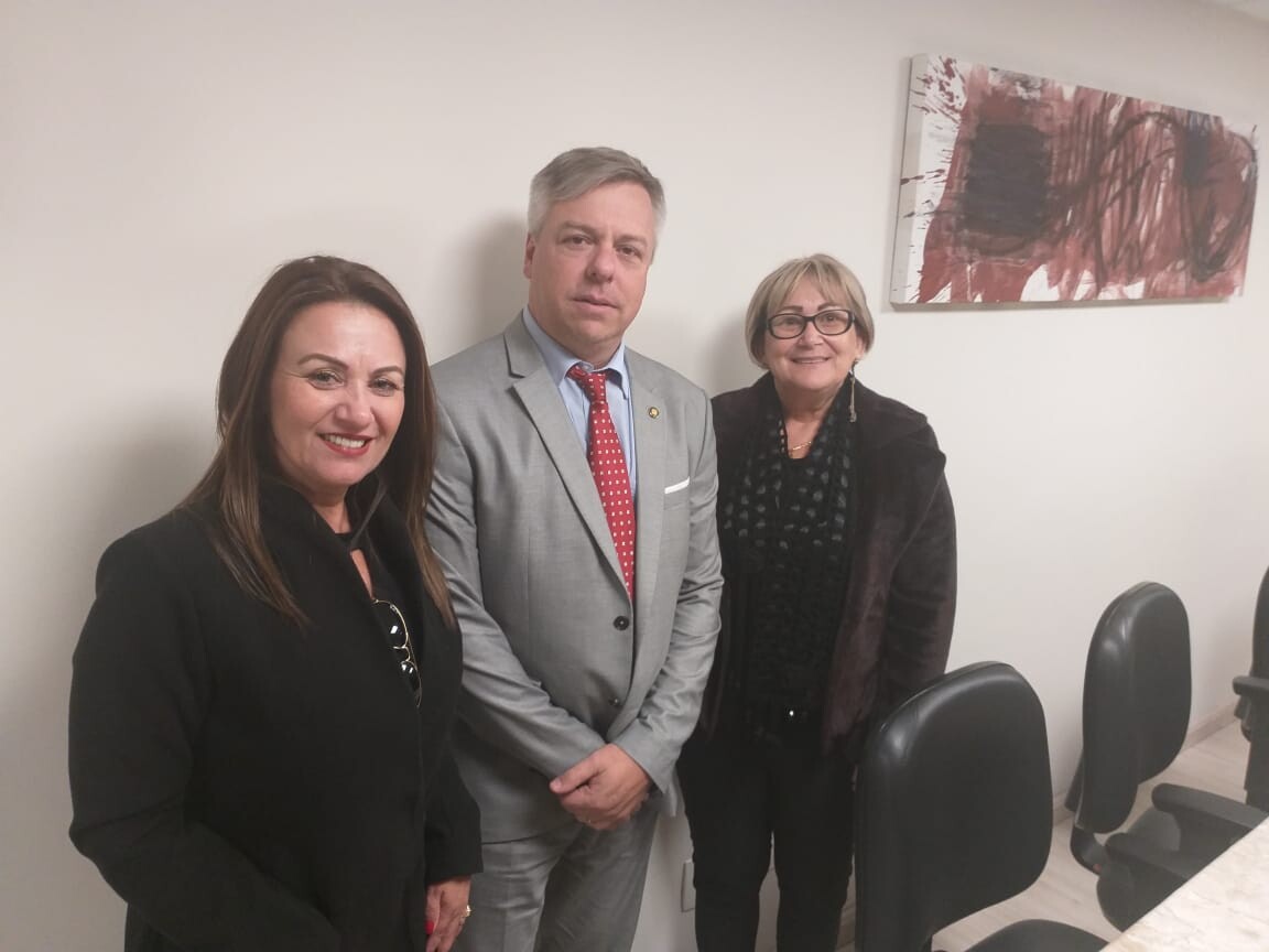 Deputado Fabiano da Luz e professora Juraci, vereadora de Penha FOTO: Maurício dos Santos