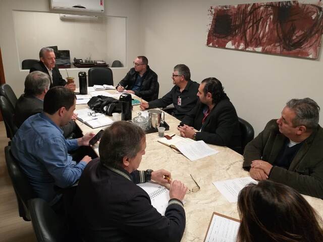 Grupo de trabalho pelo fortalecimento das empresas públicas do setor agrícola reuniu-se no gabinete de Fabiano da Luz. Foto: assessoria parlamentar.