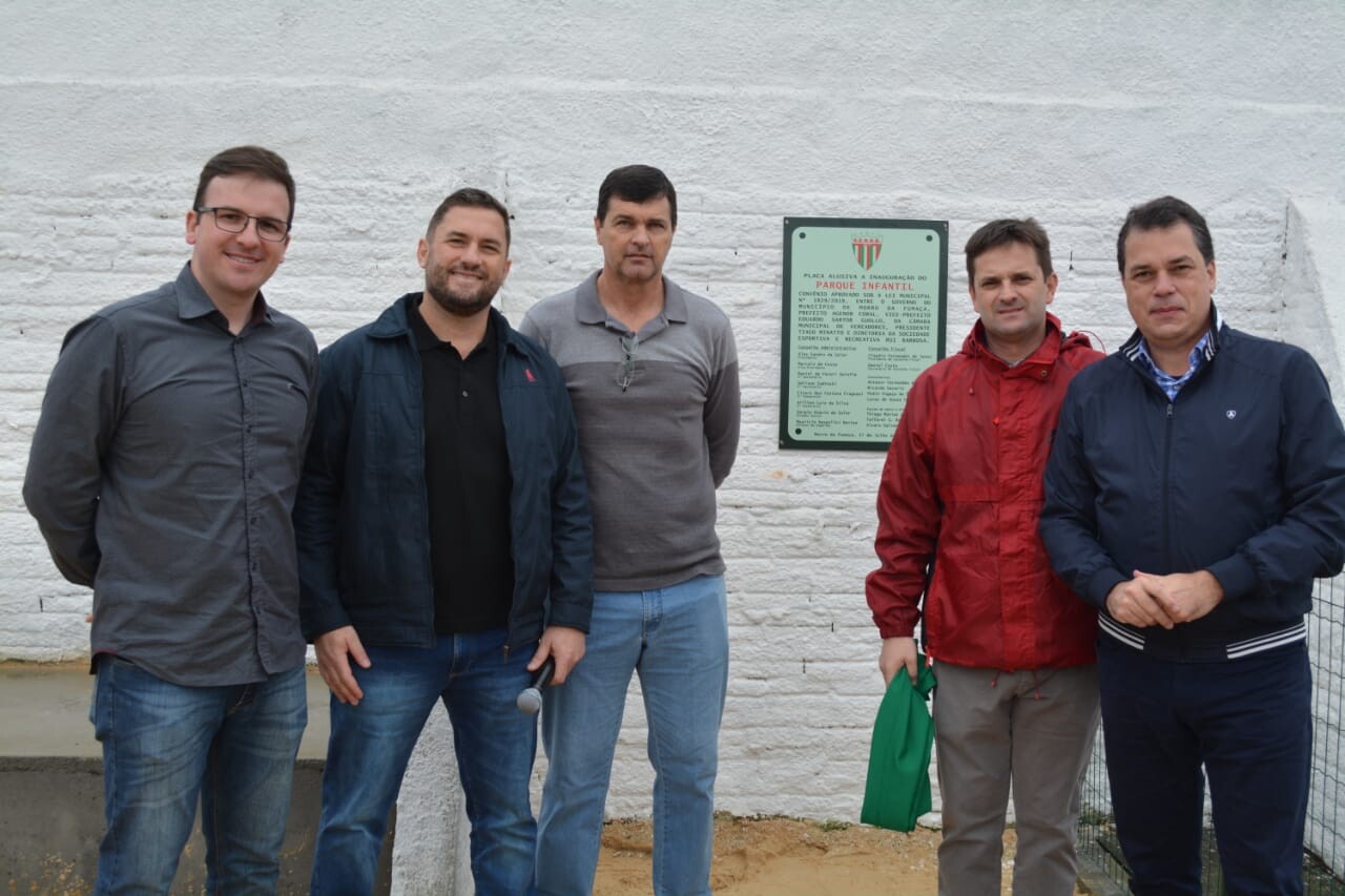 Deputado Rodrigo Minotto e lideranças políticas em Morro da Fumaça