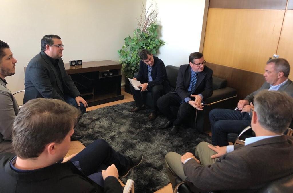 Deputado Jair Miotto reuniu-se com preito para tratar da área de inovação e tecnologia FOTO: Assessoria deputado Jair Miotto