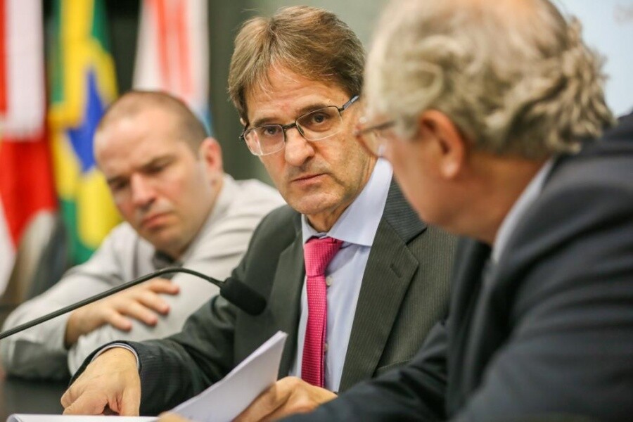Deputado Neodi Saretta na presidência da Comissão de Saúde