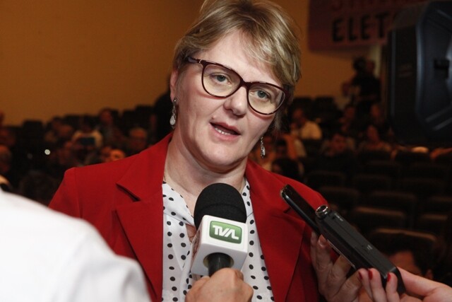 Deputada Luciane Carminatti.