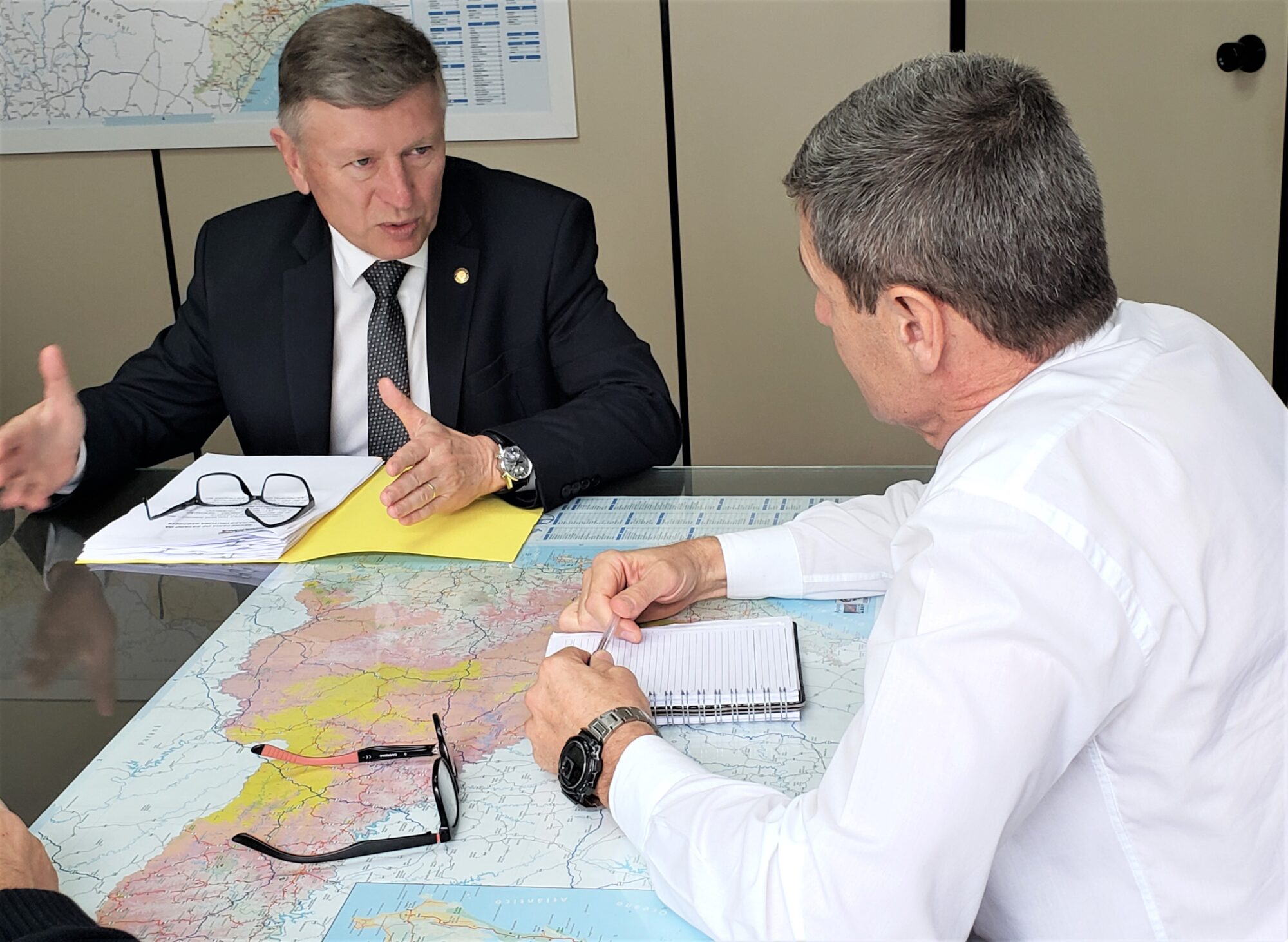 Deputado Milton Hobus e Carlos Hassler, secretário de Infraestrutura do Estado