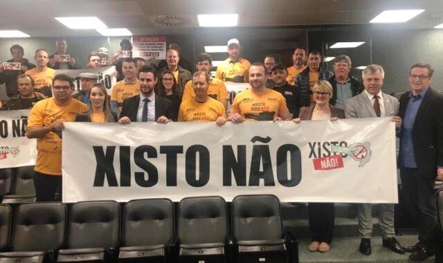 Lideranças de Papanduva se mobilizaram para que a proibição da exploração do xisto fosse aprovada. Foto: assessoria parlamentar.