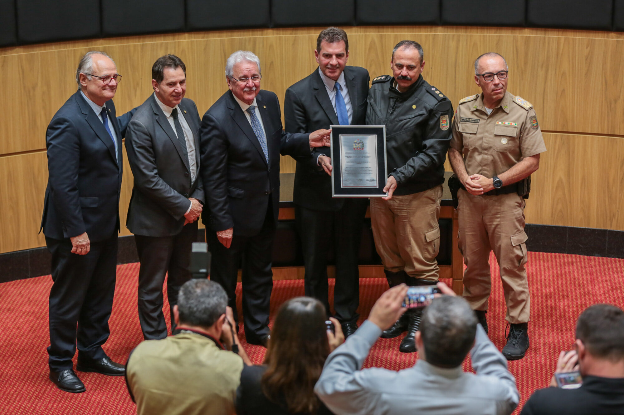 Alesc homenageia policiais que cuidam de rodovia há oito anos sem mortes