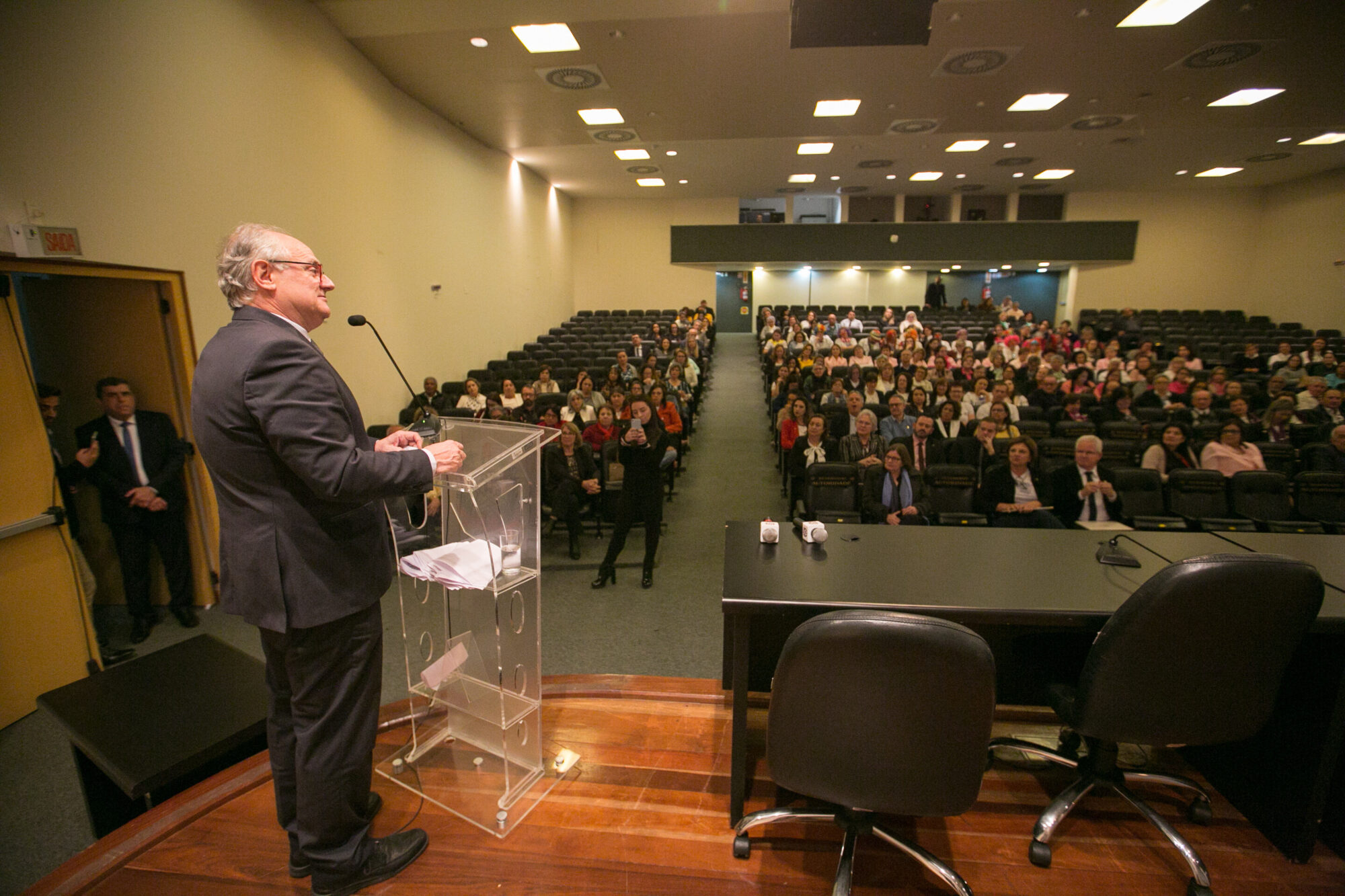 A solenidade aconteceu no auditório Antonieta de Barros e reuniu um grande público