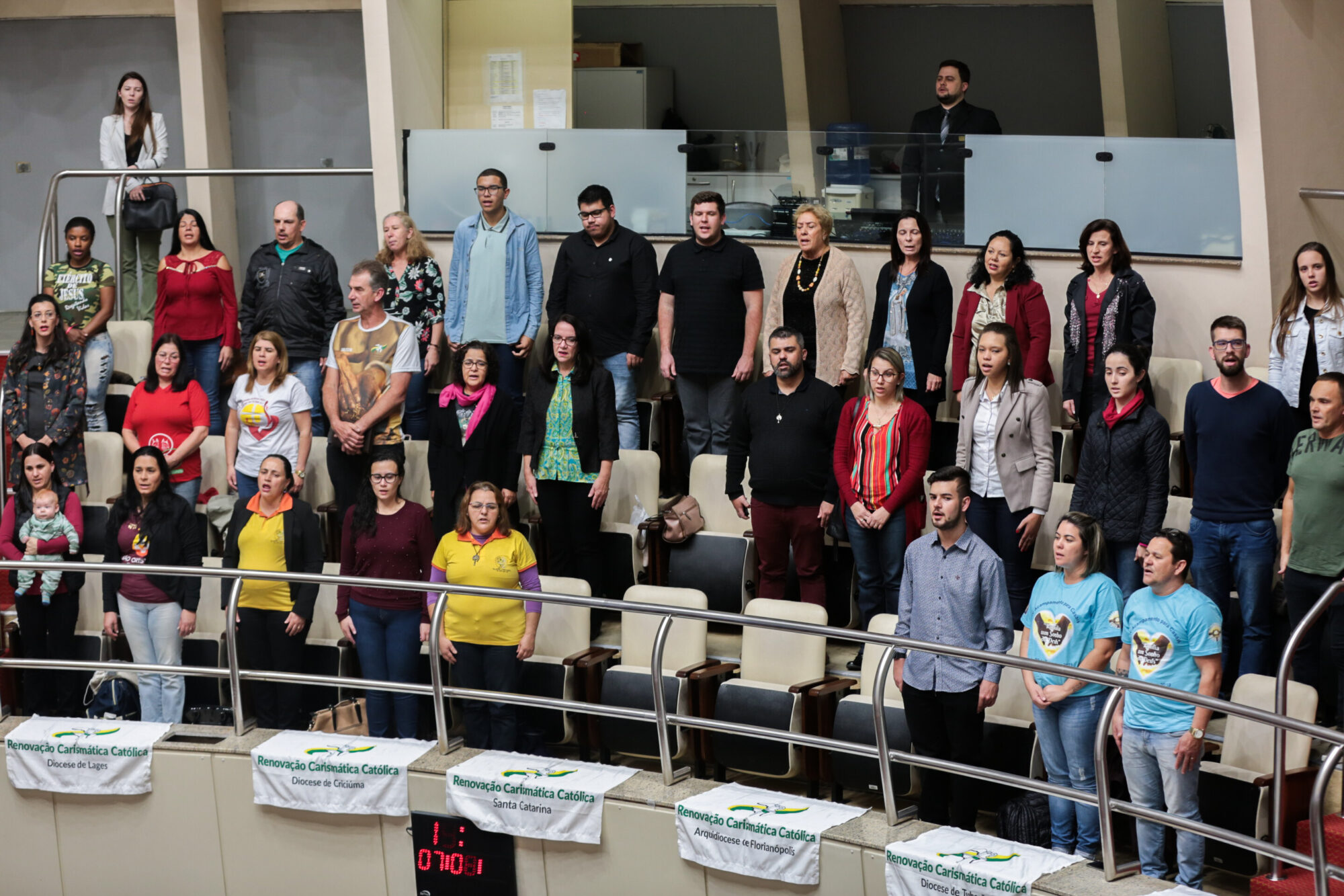 O público acompanhou a sessão a partir das galerias do plenário.