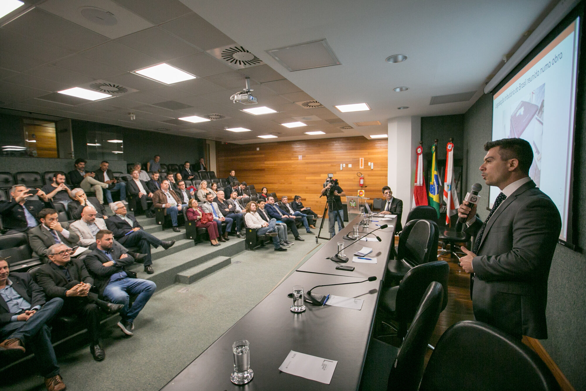 Assembleia lança frente em defesa do livre comércio