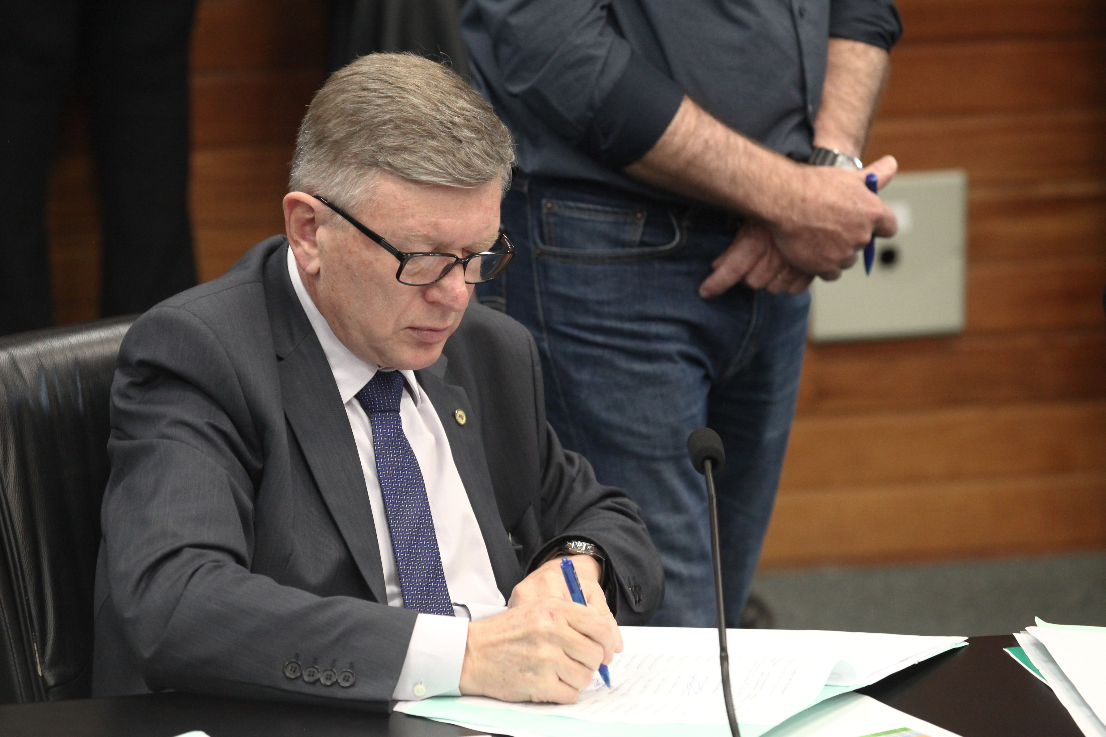 Comissão de Constituição e Justiça Deputado Milton Hobus (PSD)