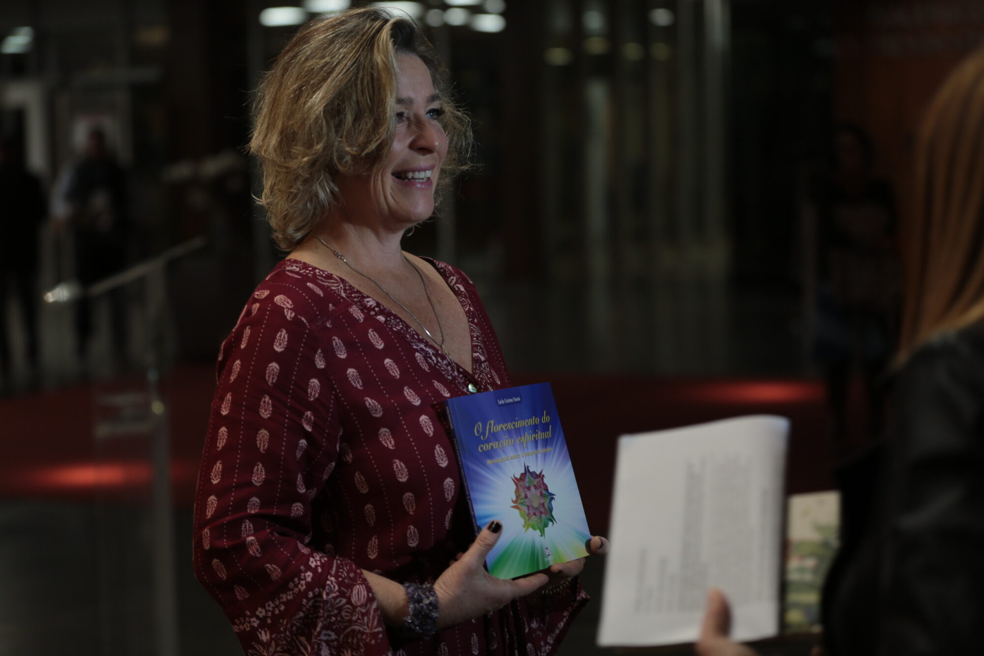 Massoterapeuta lança livro sobre espiritismo
