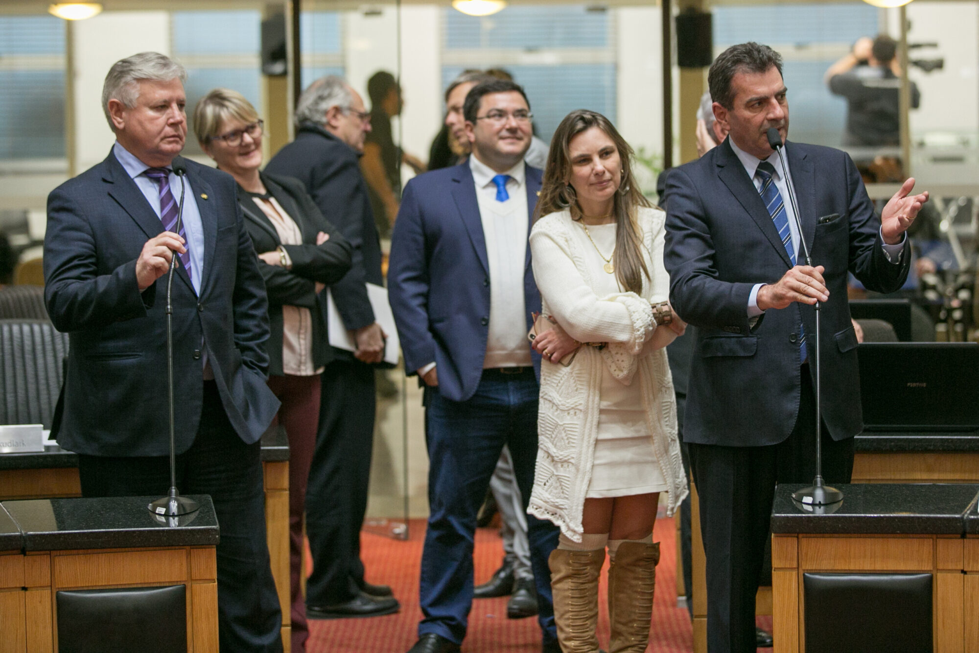 Deputados voltam a cobrar diálogo do governador