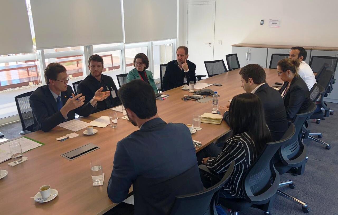 Deputado Volvei Weber em reunião com dirigentes de companhias aéreas em São Paulo