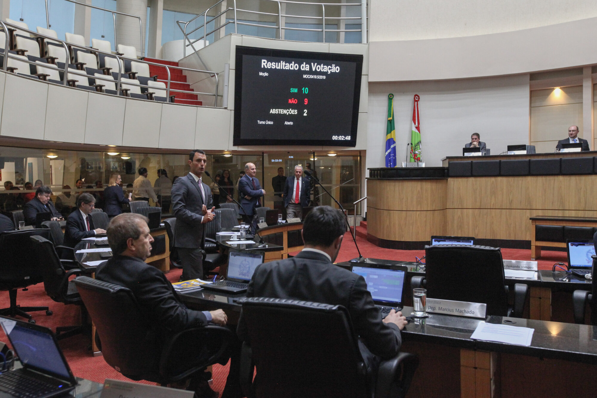 Em votação polêmica, Plenário rejeita moção sobre declaração de secretário