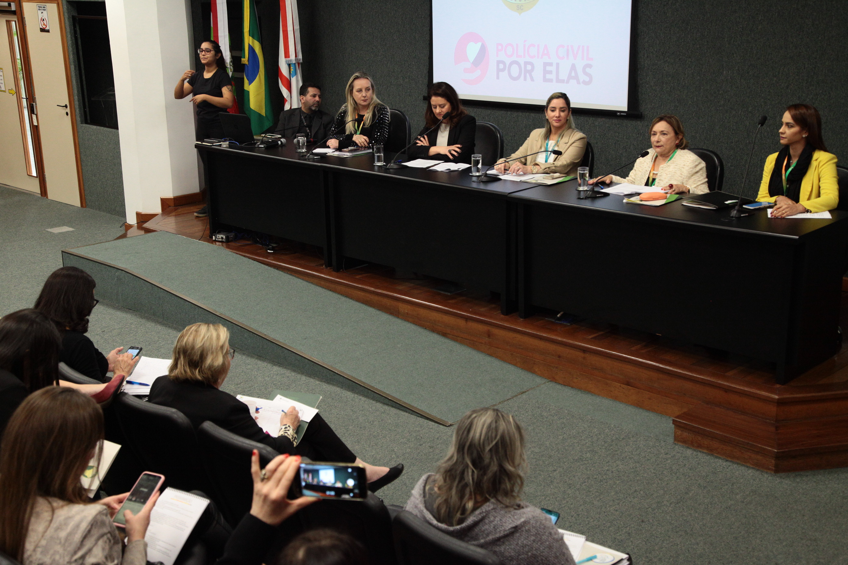 UNALE - Grupo de Trabalho sobre Violência contra a Mulher