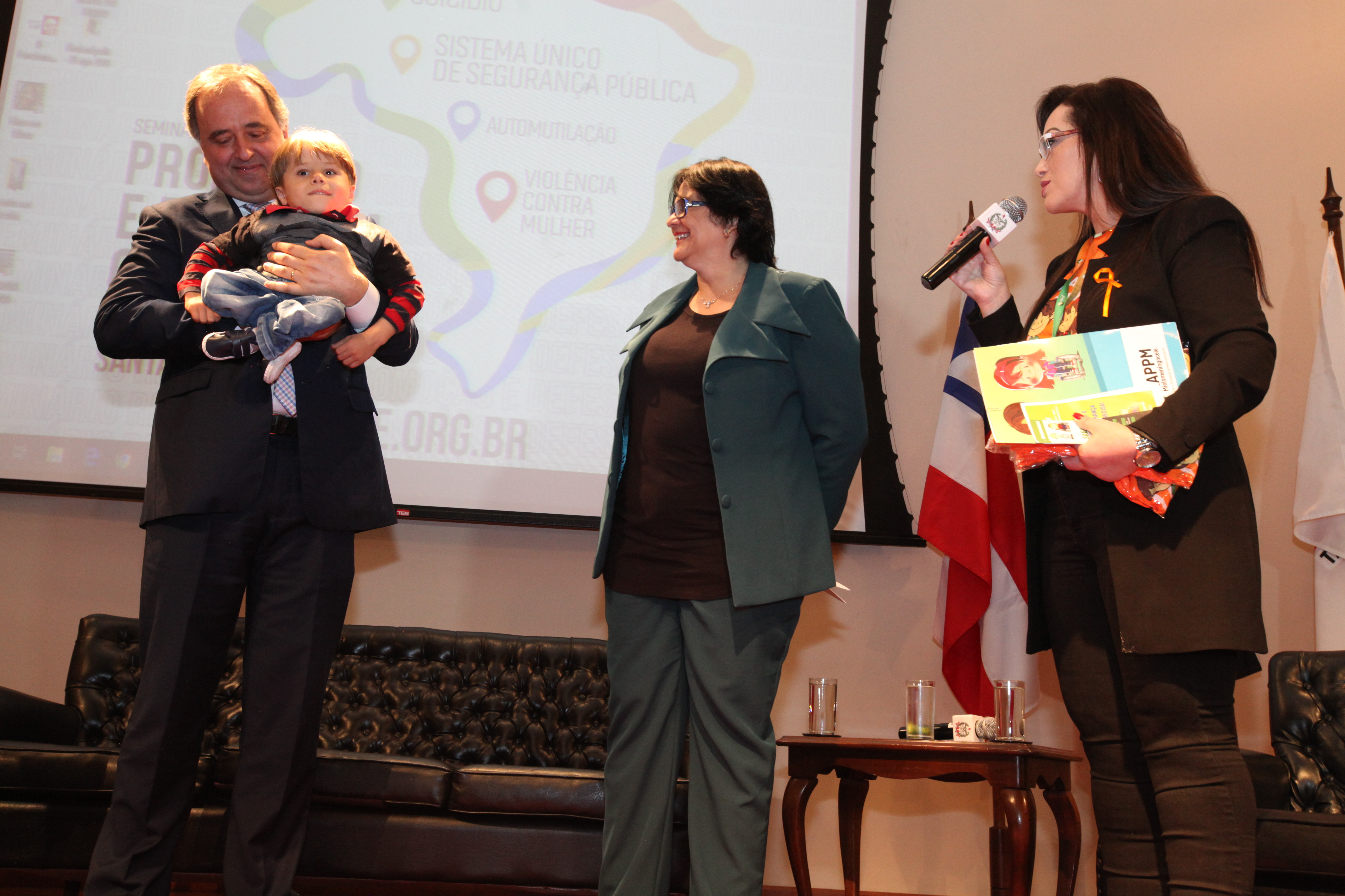 Damares Regina Alves _Ministra de Estado da Mulher da Família e de Direitos Humanos