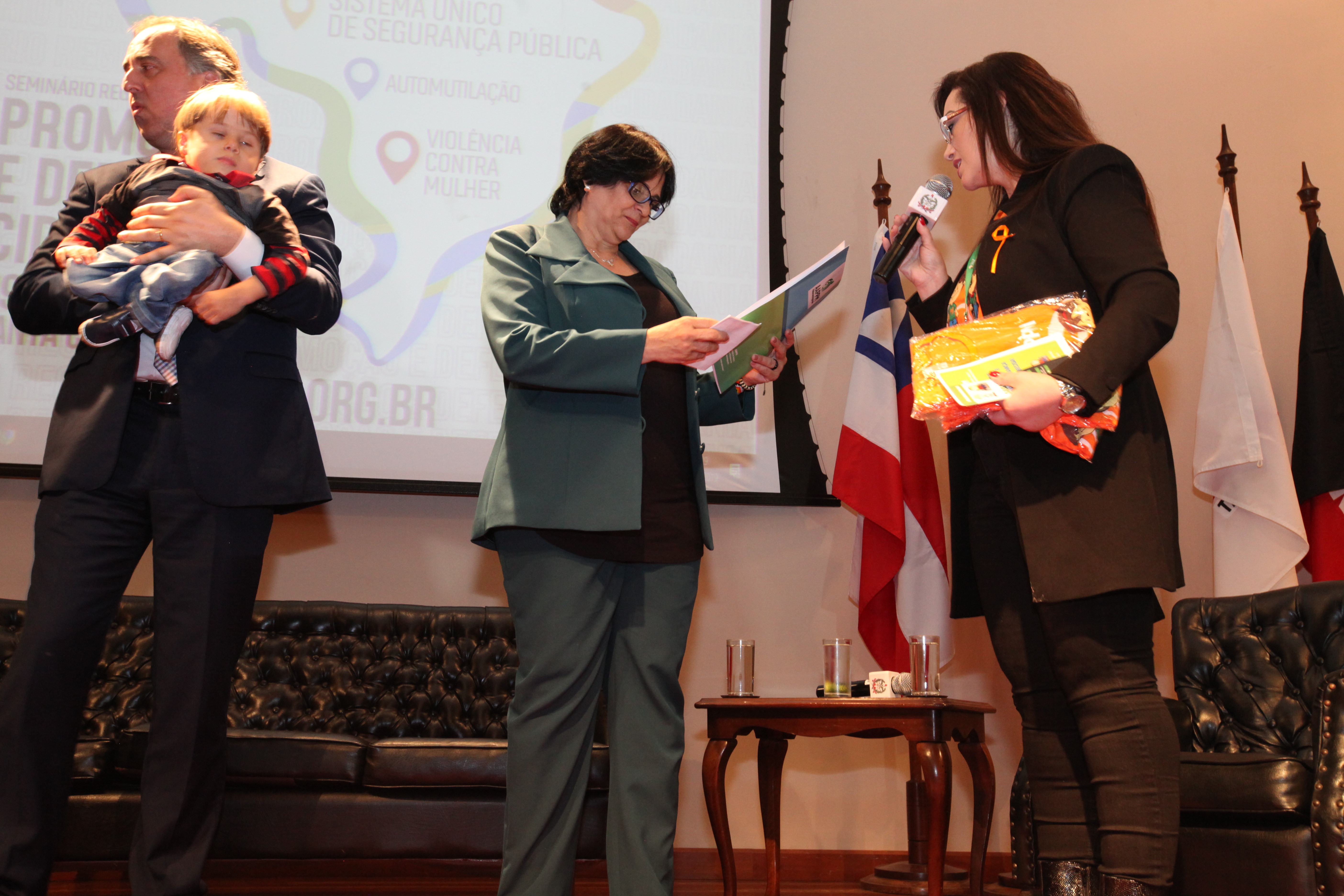 Damares Regina Alves _Ministra de Estado da Mulher da Família e de Direitos Humanos