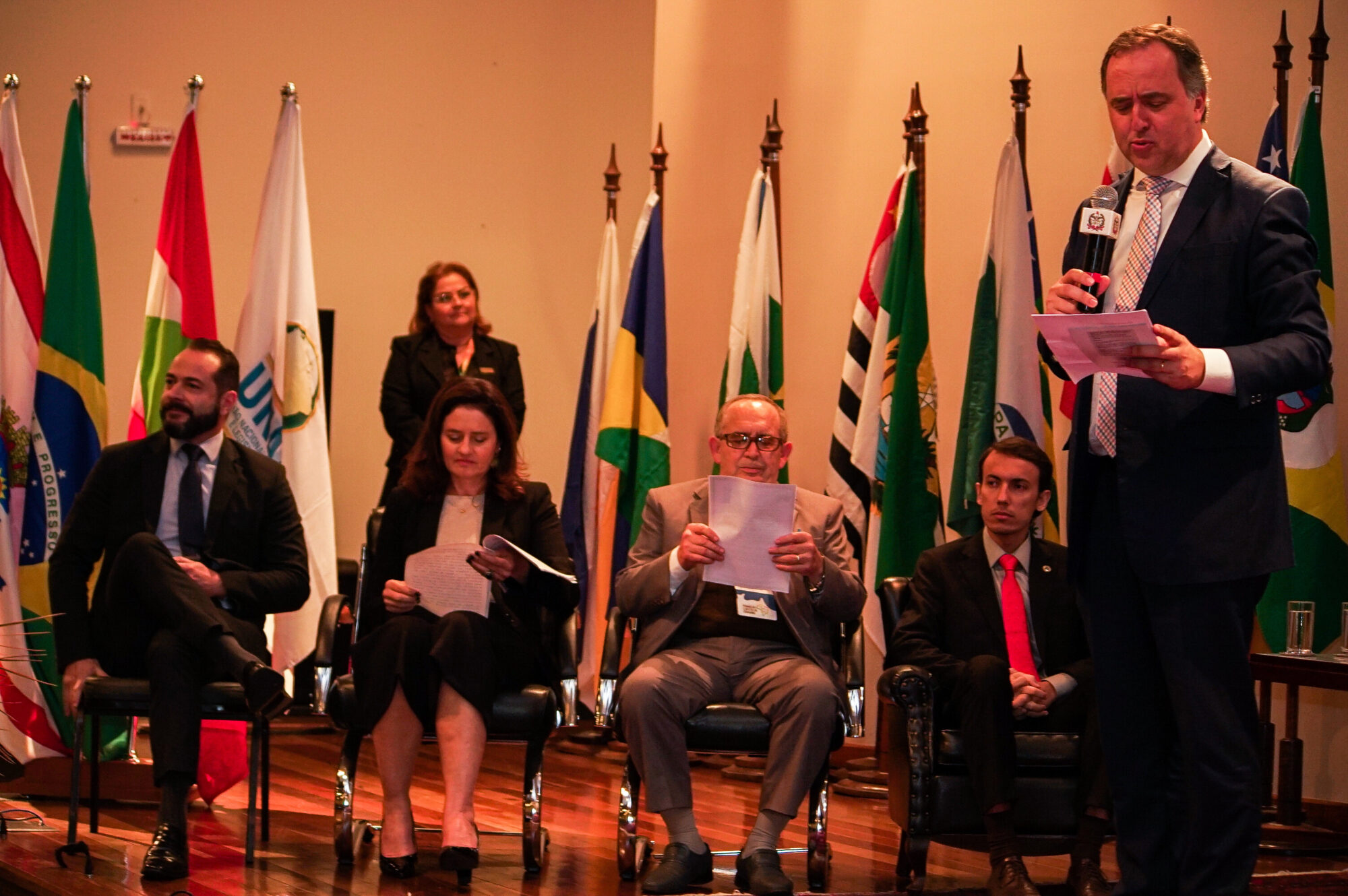 Seminário elenca sugestões de combate ao suicídio e violência contra mulher