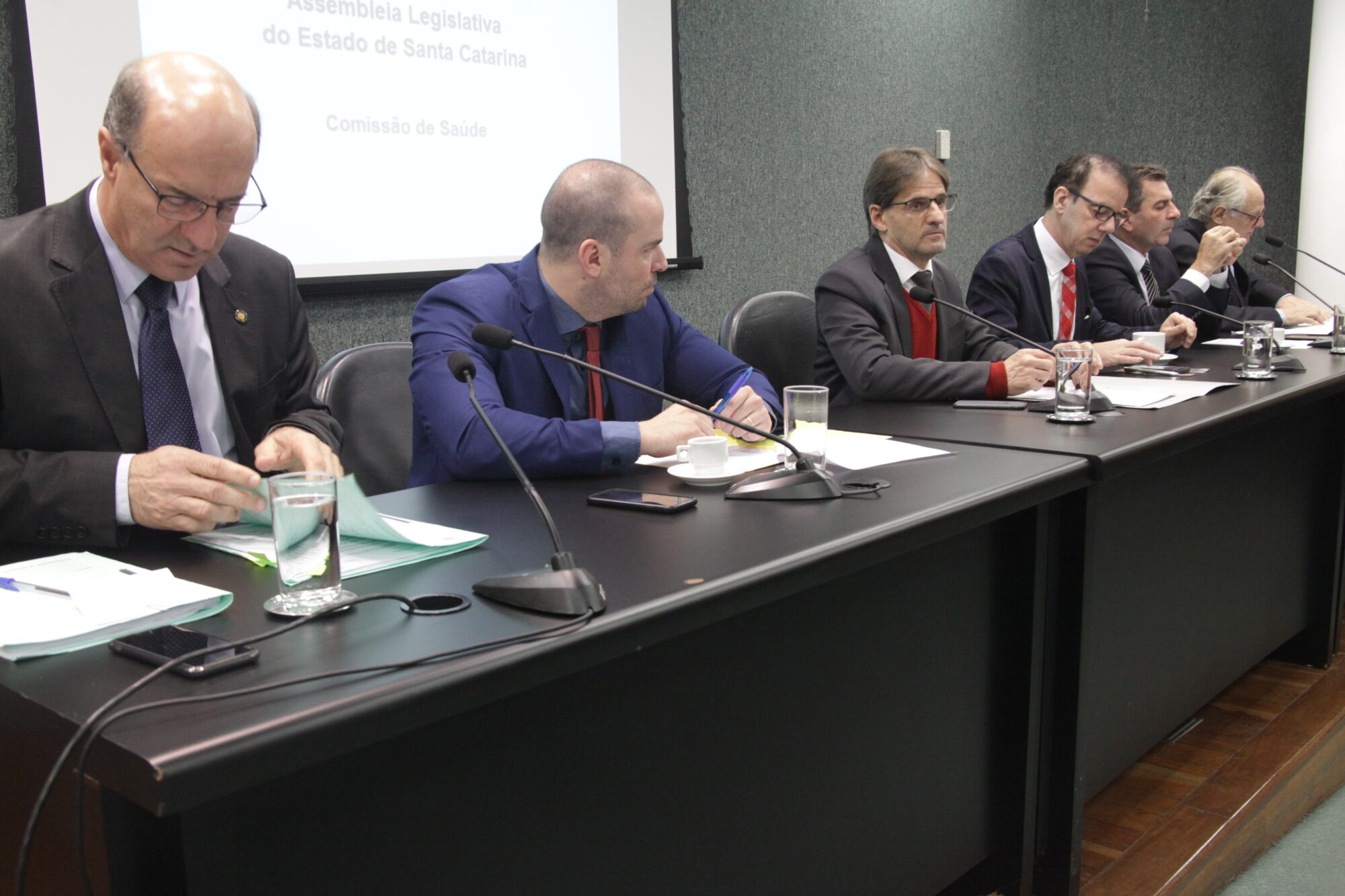 Comissão de Saúde aprova PL que cria semana de combate à dependência tecnológica