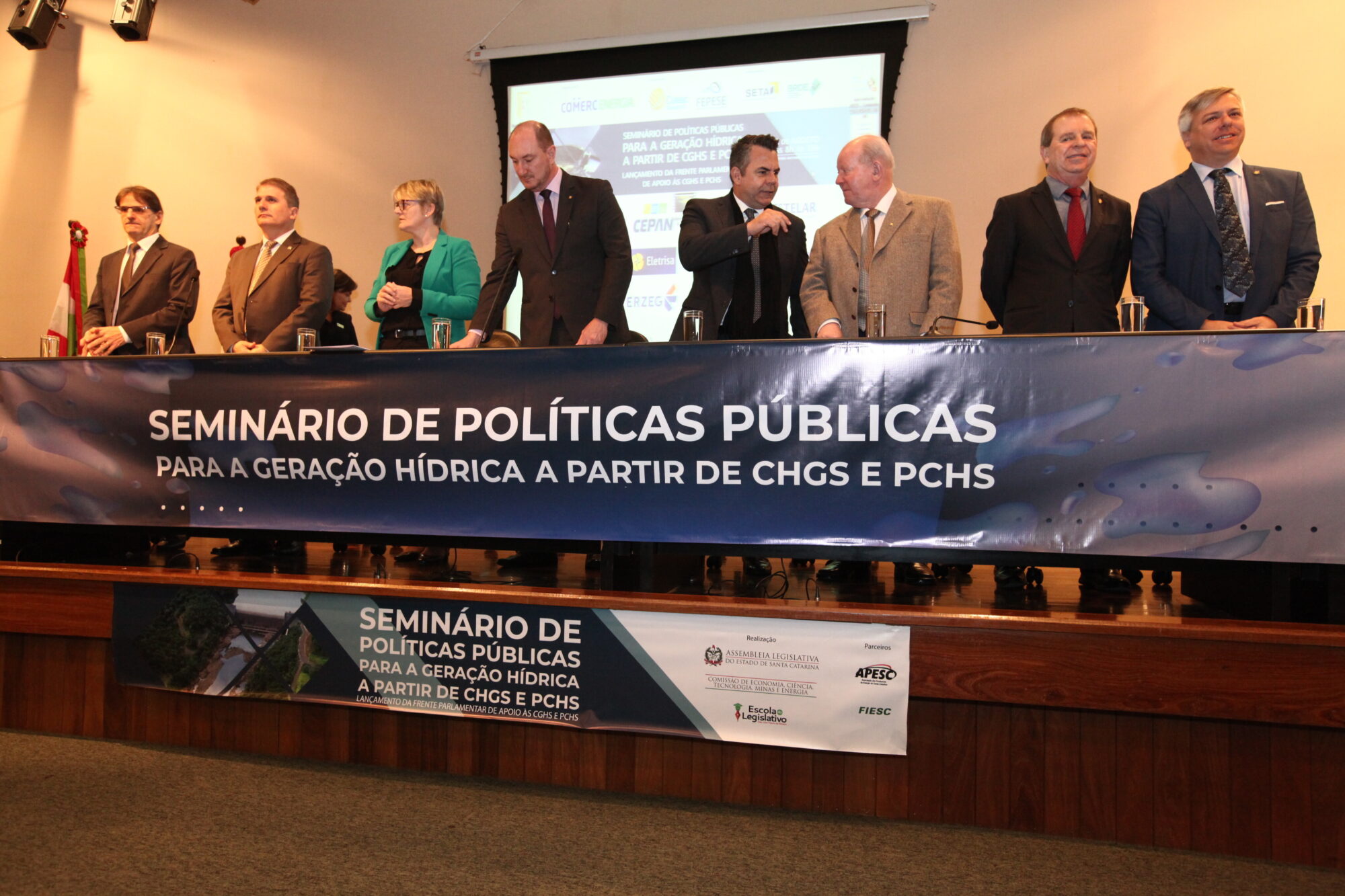 Frente Parlamentar de Apoio às PCHs é lançada durante seminário