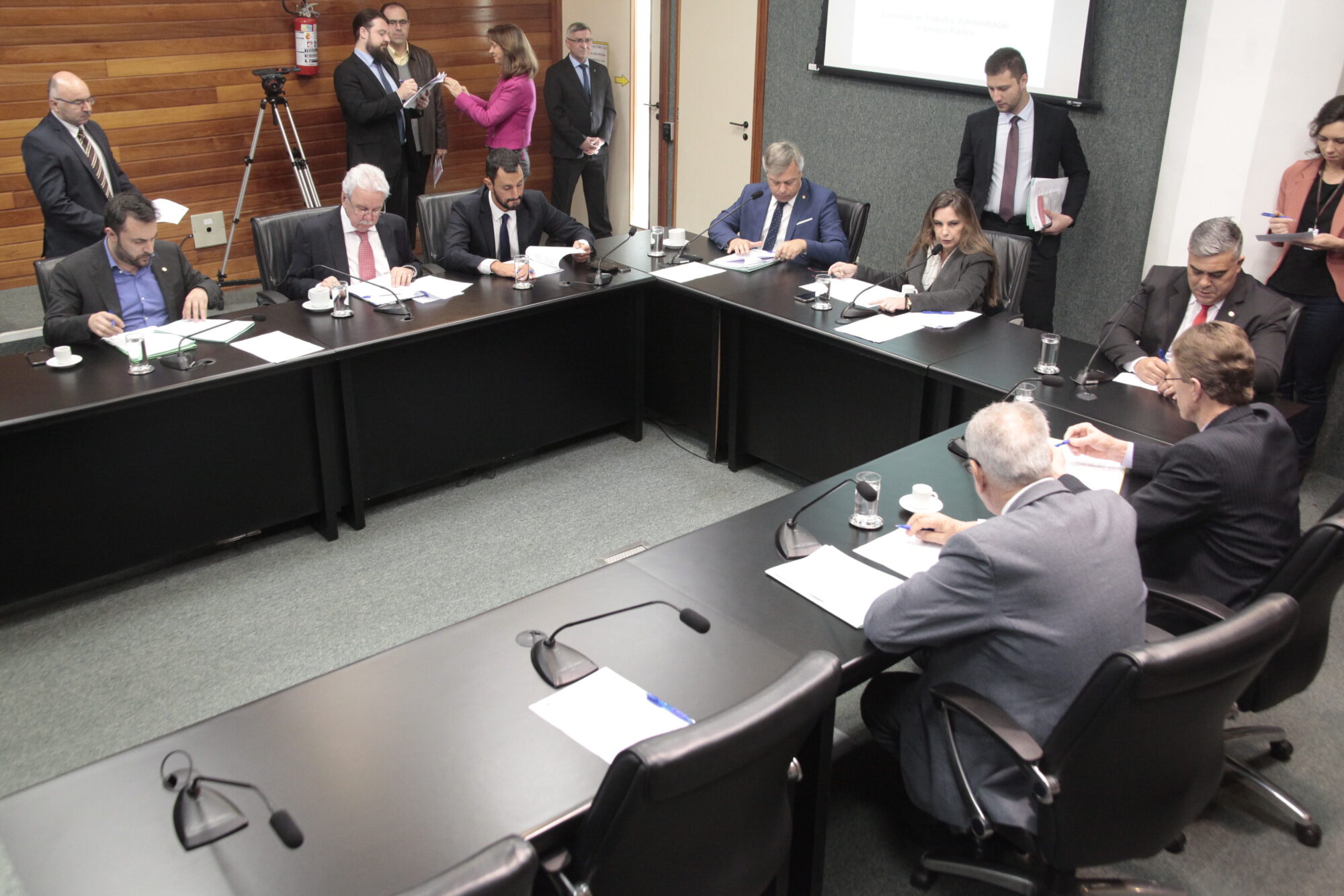 Comissão de Trabalho aprova videomonitoramento em asilos
