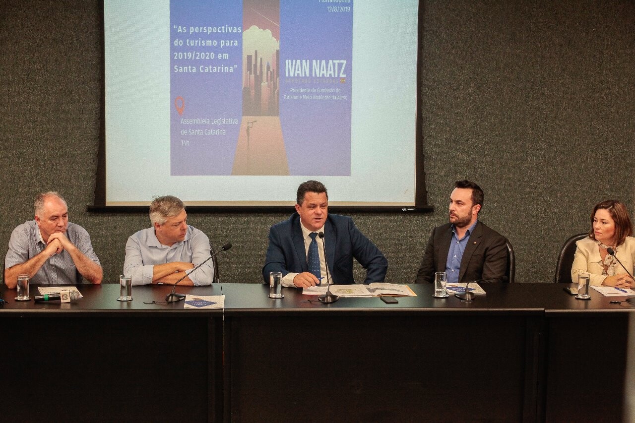 Presidente da Comissão de Turismo e Meio Ambiente, deputado Ivan Naatz, coordenou os trabalhos