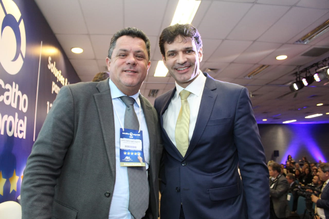 Deputado Ivan Naatz esteve com o ministro do Turismo, Marcelo Alvaro Antonio. FOTO: Rafael do Rado/Divulgação