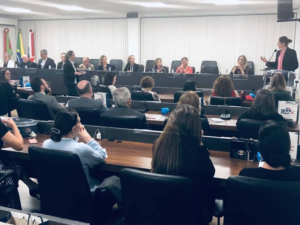 Painel “O Amparo, Proteção e Orientação à Vítima”, promovido pela OAB/SC em Florianópolis.
