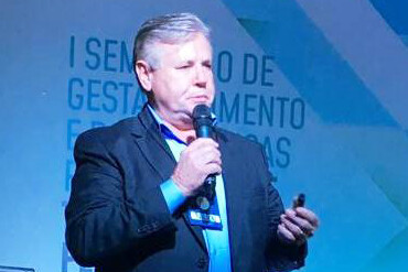 Deputado Nilso Berlanda em palestra em Porto Alegre