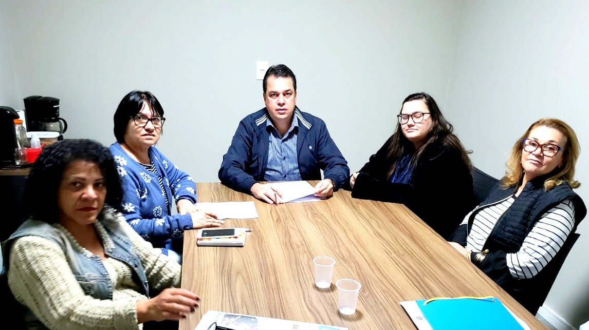 Deputado Rodrigo Minotto em reunião com representantes do Conselho Municipal dos Direitos da Mulher de Criciúma