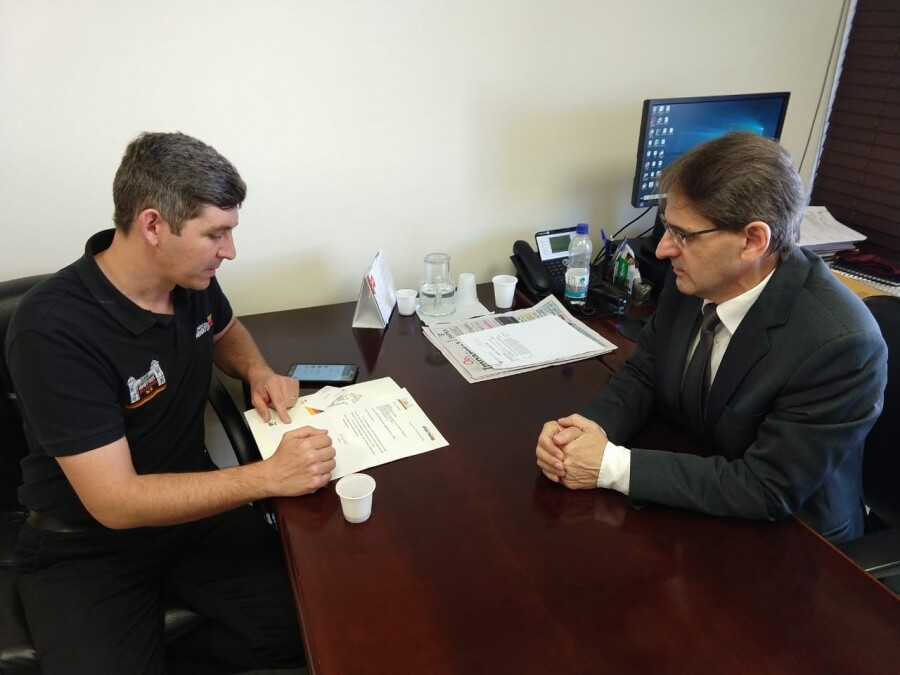 Deputado Neodi Saretta com o vice-prefeito de Arabutã, Olguin Ricardo Metz.