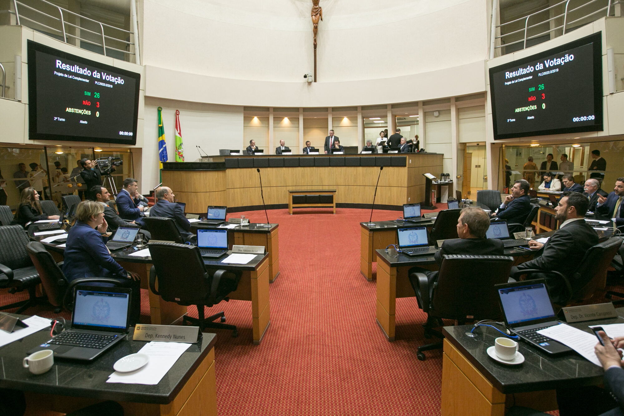 Deputados e prefeitos se manifestam sobre PEC das emendas impositivas