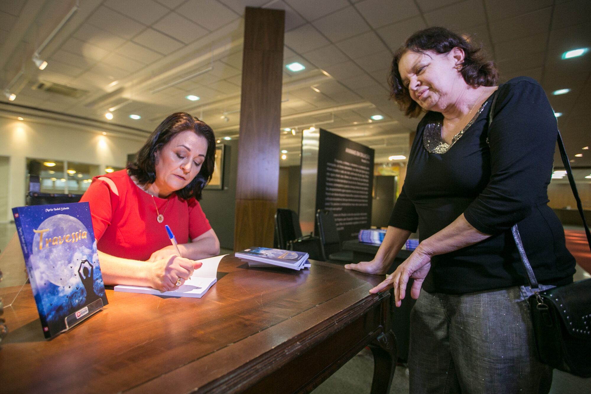 Alesc sedia lançamento do livro de poesias Travessia