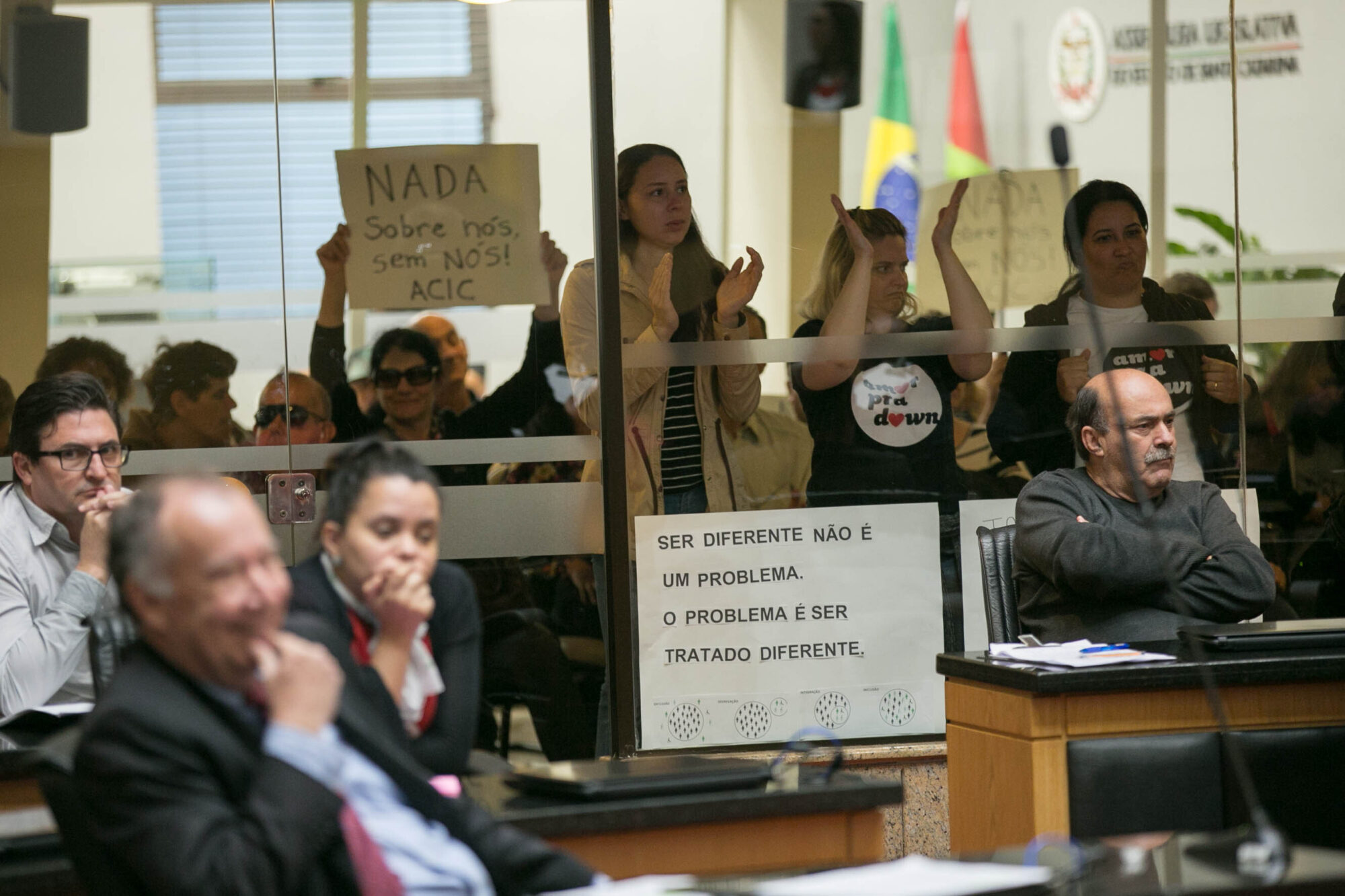 Audiência pública aponta rejeição ao projeto Apae-Escola
