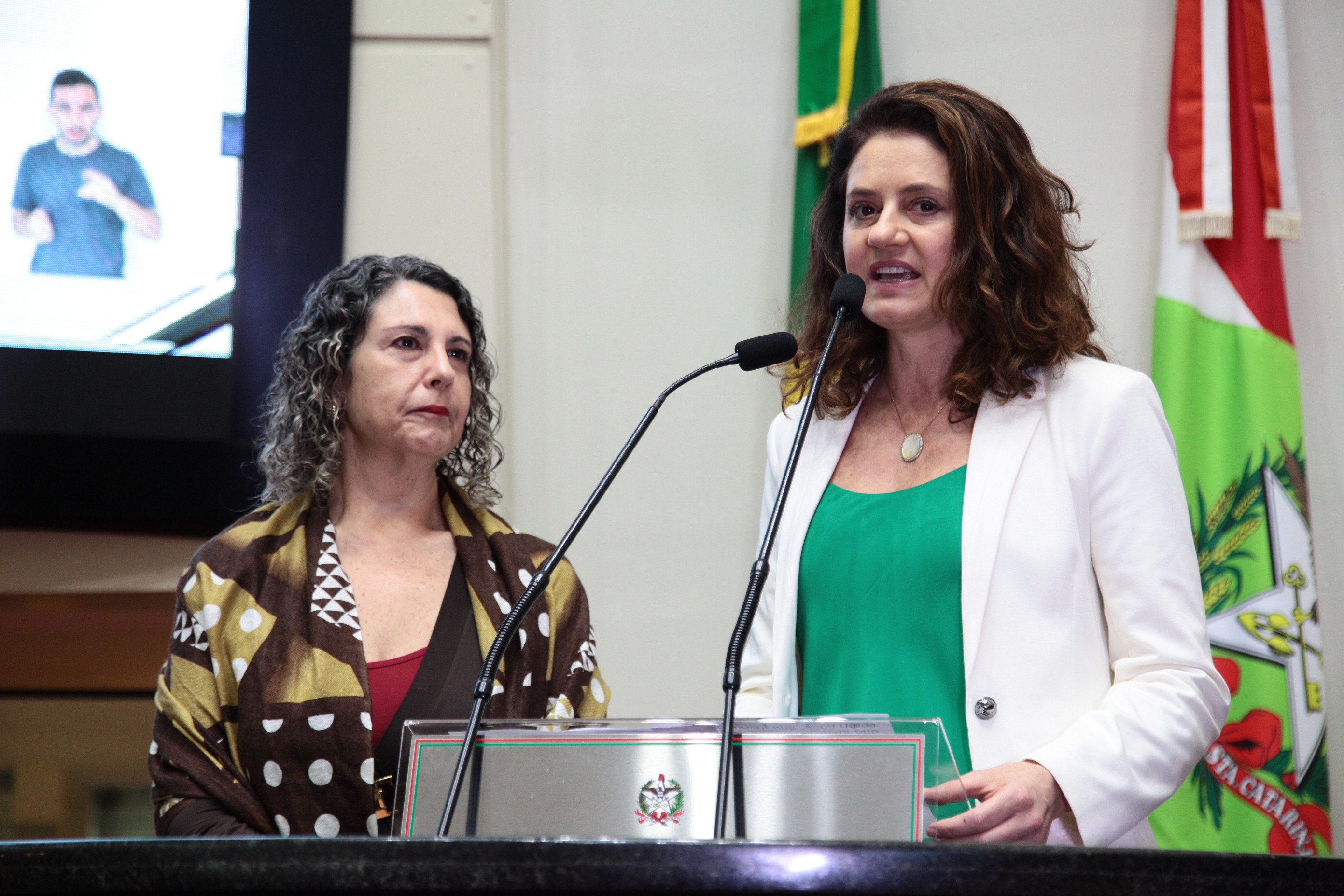 Sessão Plenária em 26/09/2019 - Deputada Marlene Fengler e professora Andrea Montemuro