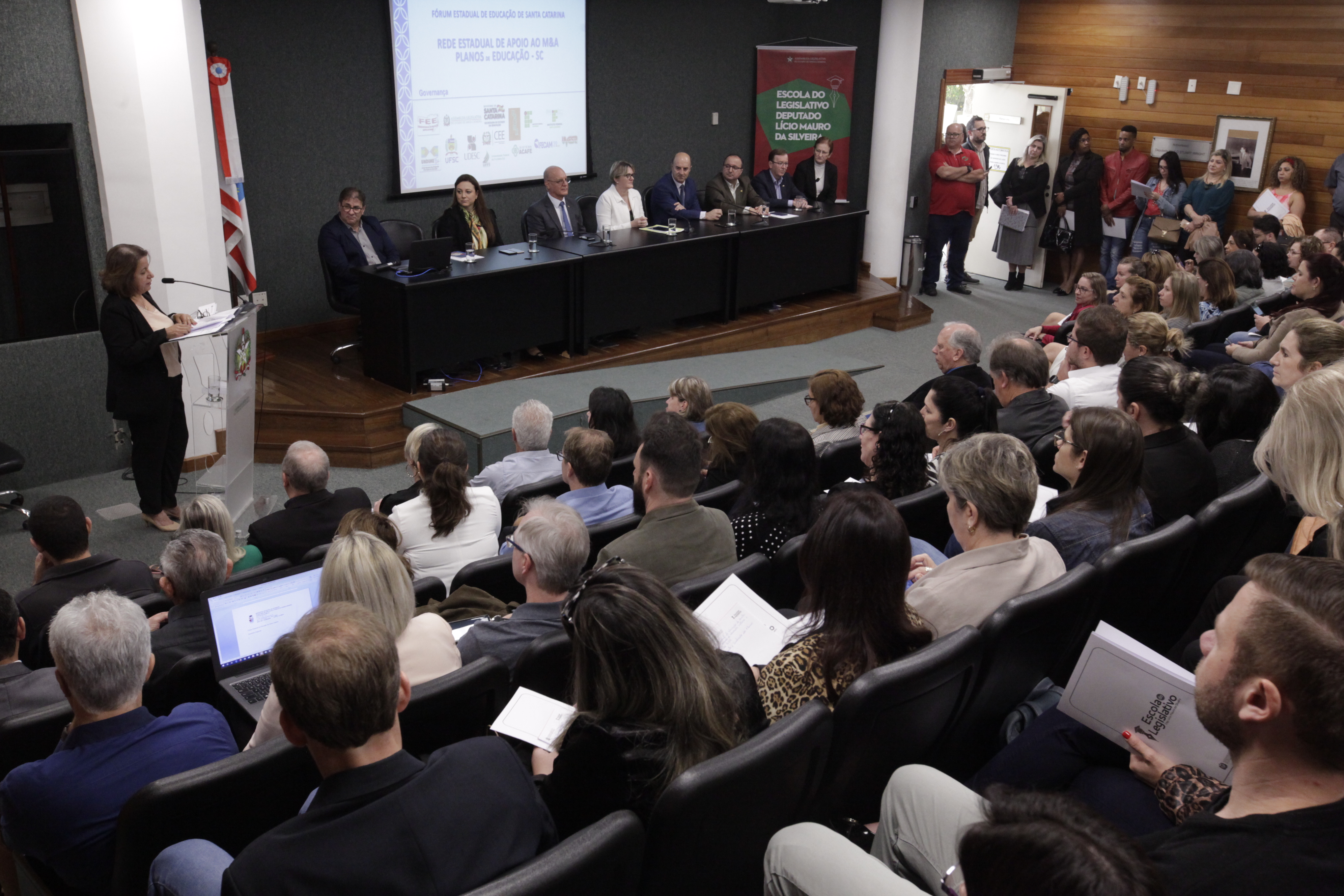 Ciclo de Seminário_ Monitoramento e Avaliação dos Planos de Educação de SC