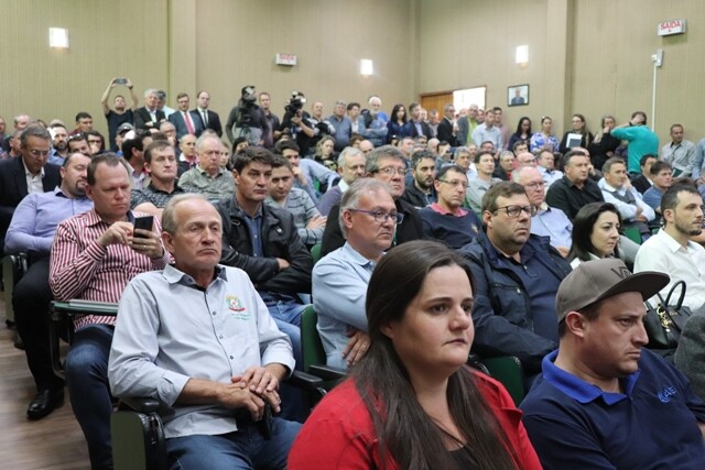 Audiência pública realizada em Chapecó reuniu empreendedores rurais e urbanos para debater o tema. FOTO: Mauro Mauricio Biondo/Divulgação