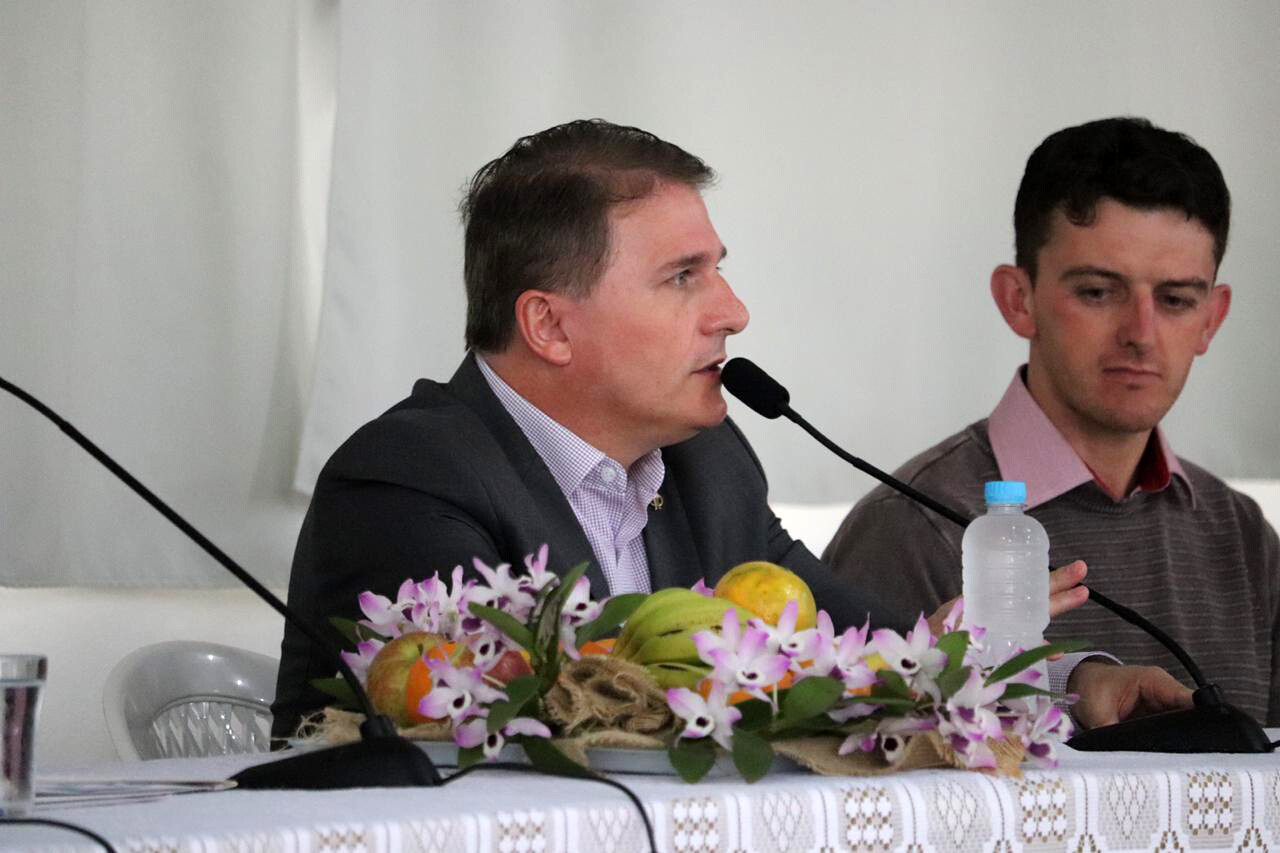 Deputado Altair Silva (E) foi o proponente das audiências