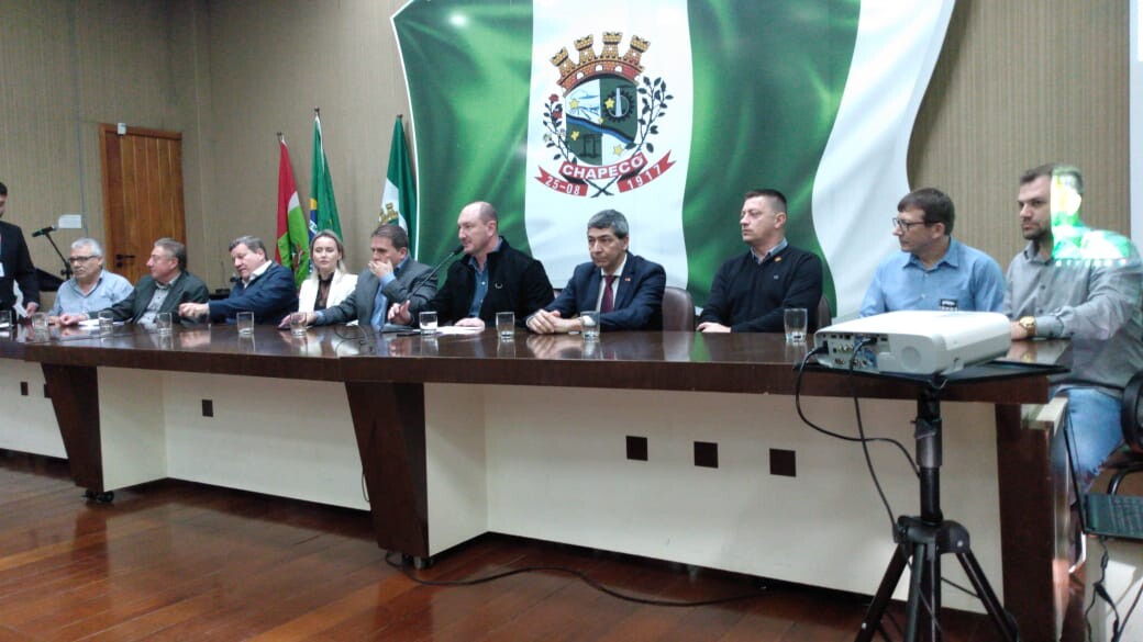 Deputado Mauro de Nadal na audiência em Chapecó