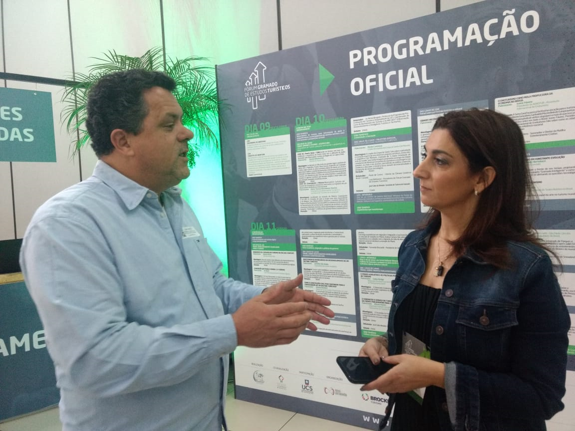 Deputado Ivan Naatz e a palestrante e parlamentar portuguesa Ana Lília Águas, uma das convidadas especiais do evento em Lages FOTO: Carlos Mello/Divul