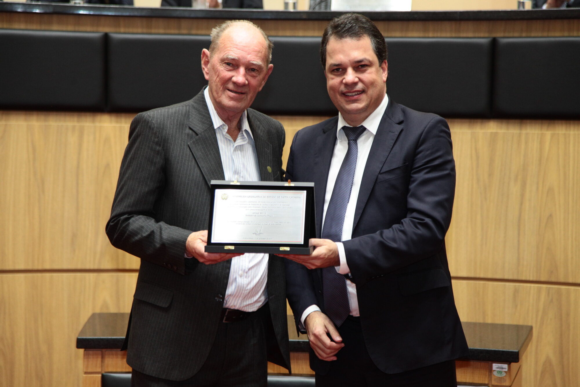 Durante a solenidade foram homenageados a Associação Catarinense de Produtores de Cachaça e Aguardente de Qualidade (Acapacq) e seus associados.