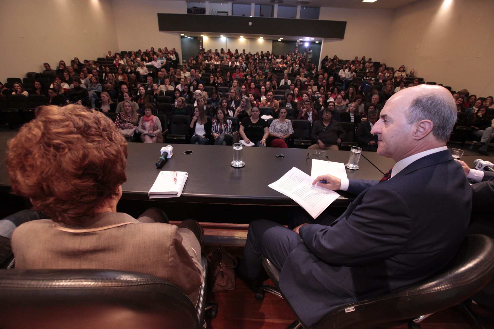 Alesc sedia seminário de atualização para Apaes de SC