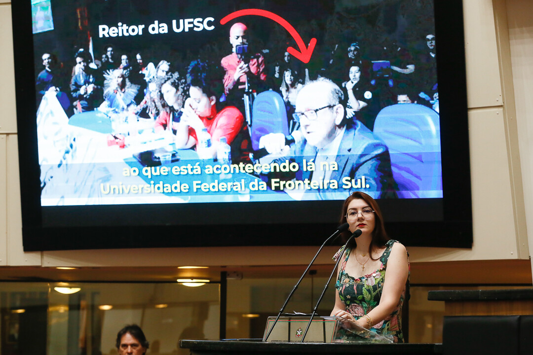 Reitor estimula rebelião em universidades